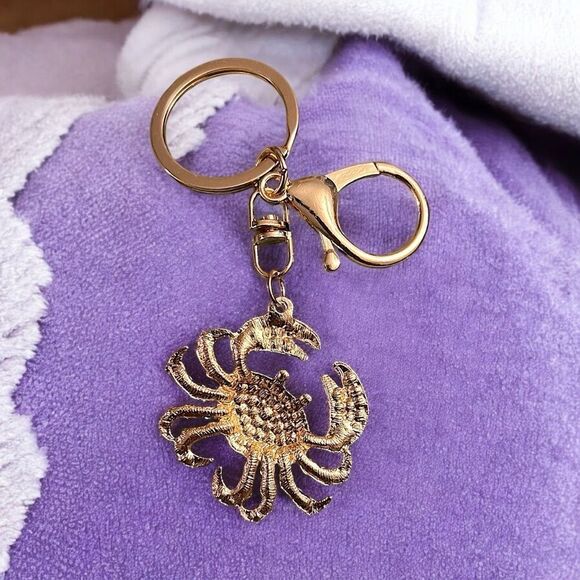 Crab Red Rhinestone Gold Tone Keychain NWT - Picture 3 of 3